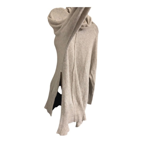 Jessica Simpson beige oversized poncho style split‎ sides long sleeve turtleneck - Picture 5 of 16